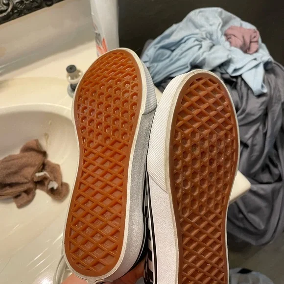 Vans - Picture 4 of 6